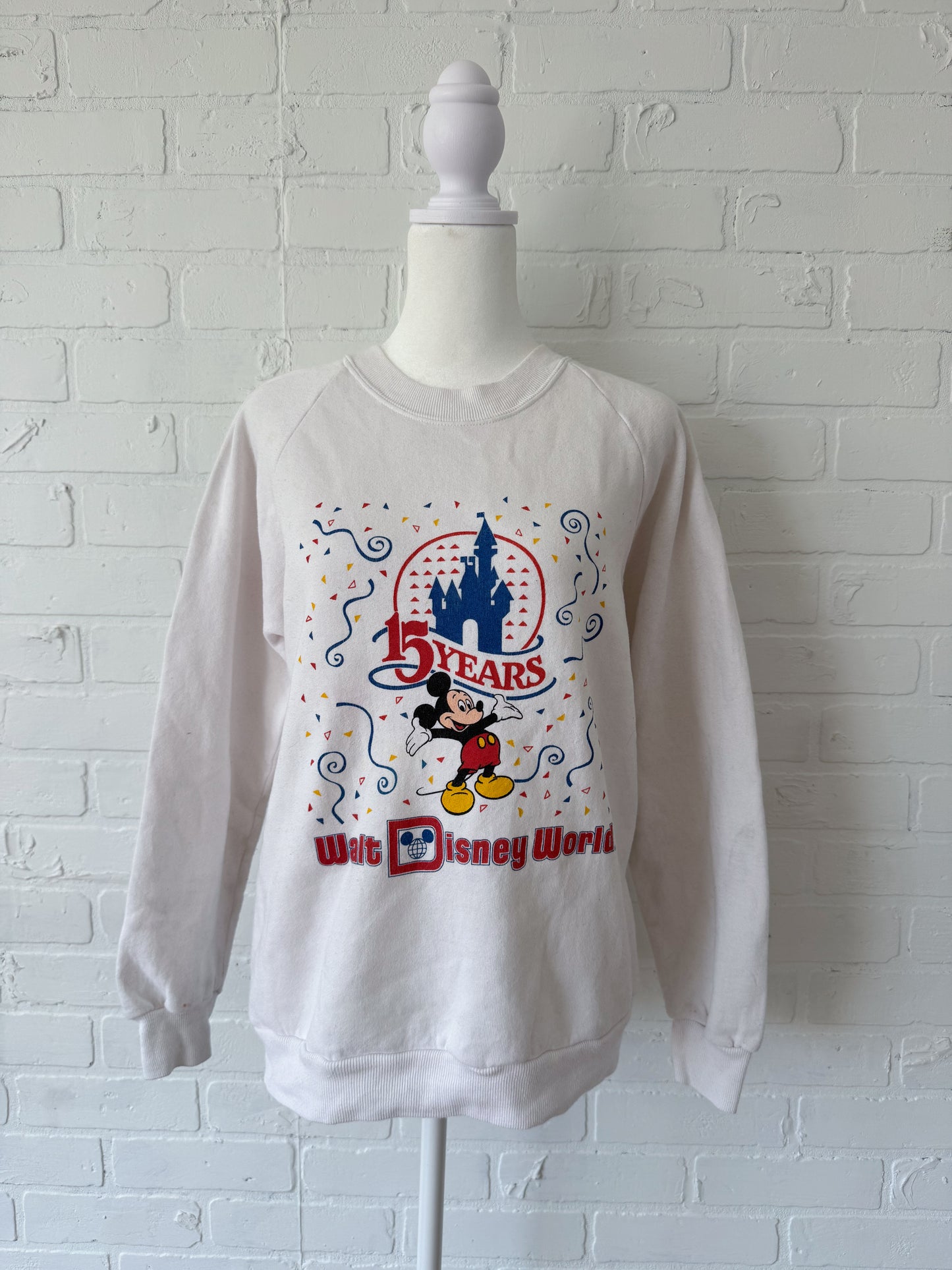 Vintage Walt Disney Productions sweater - m