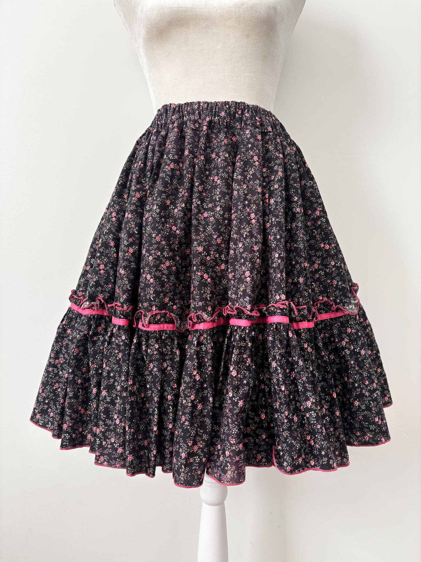 Black floral prairie skirt-S