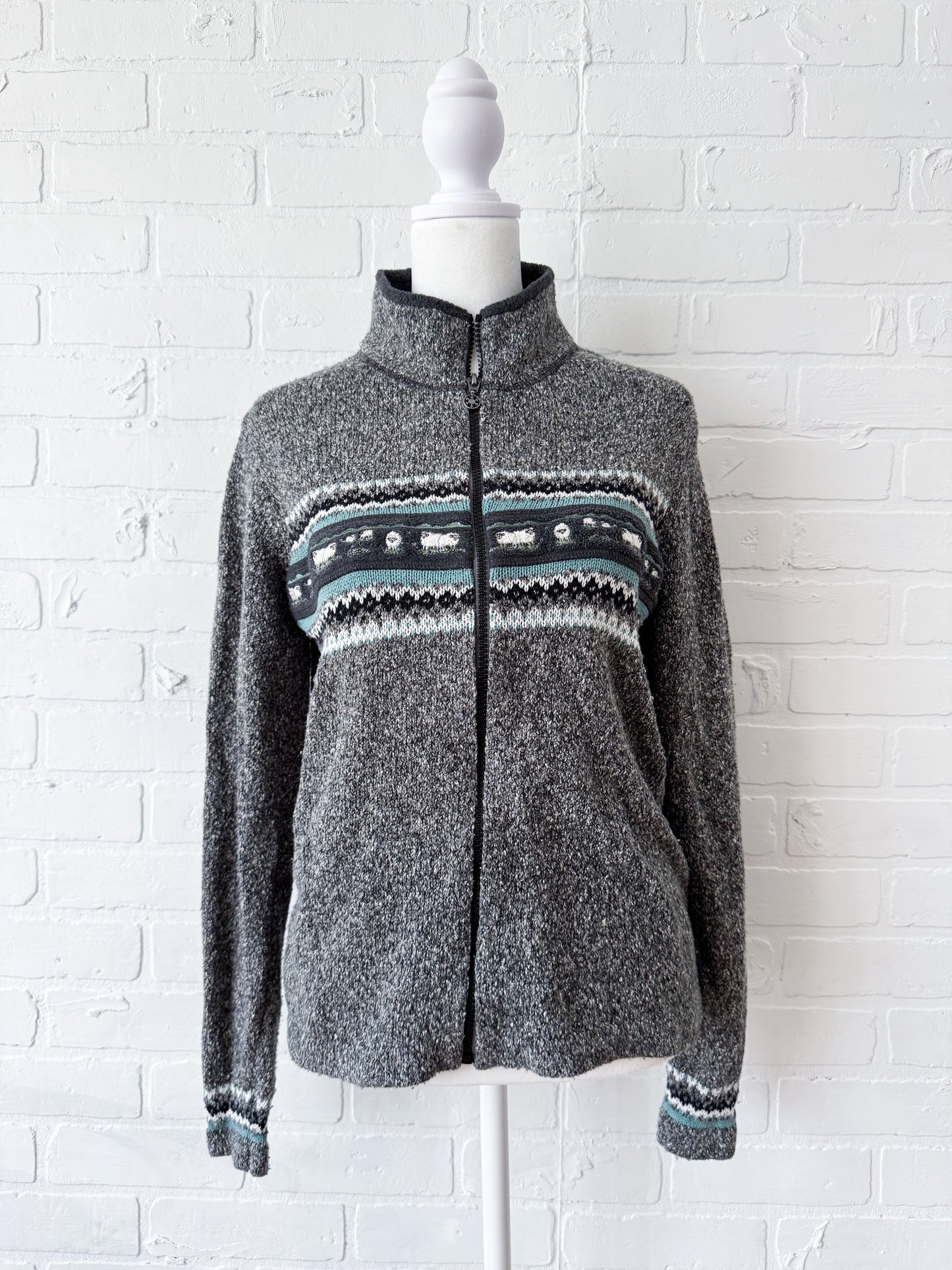 Embroidered sheep sweater - s