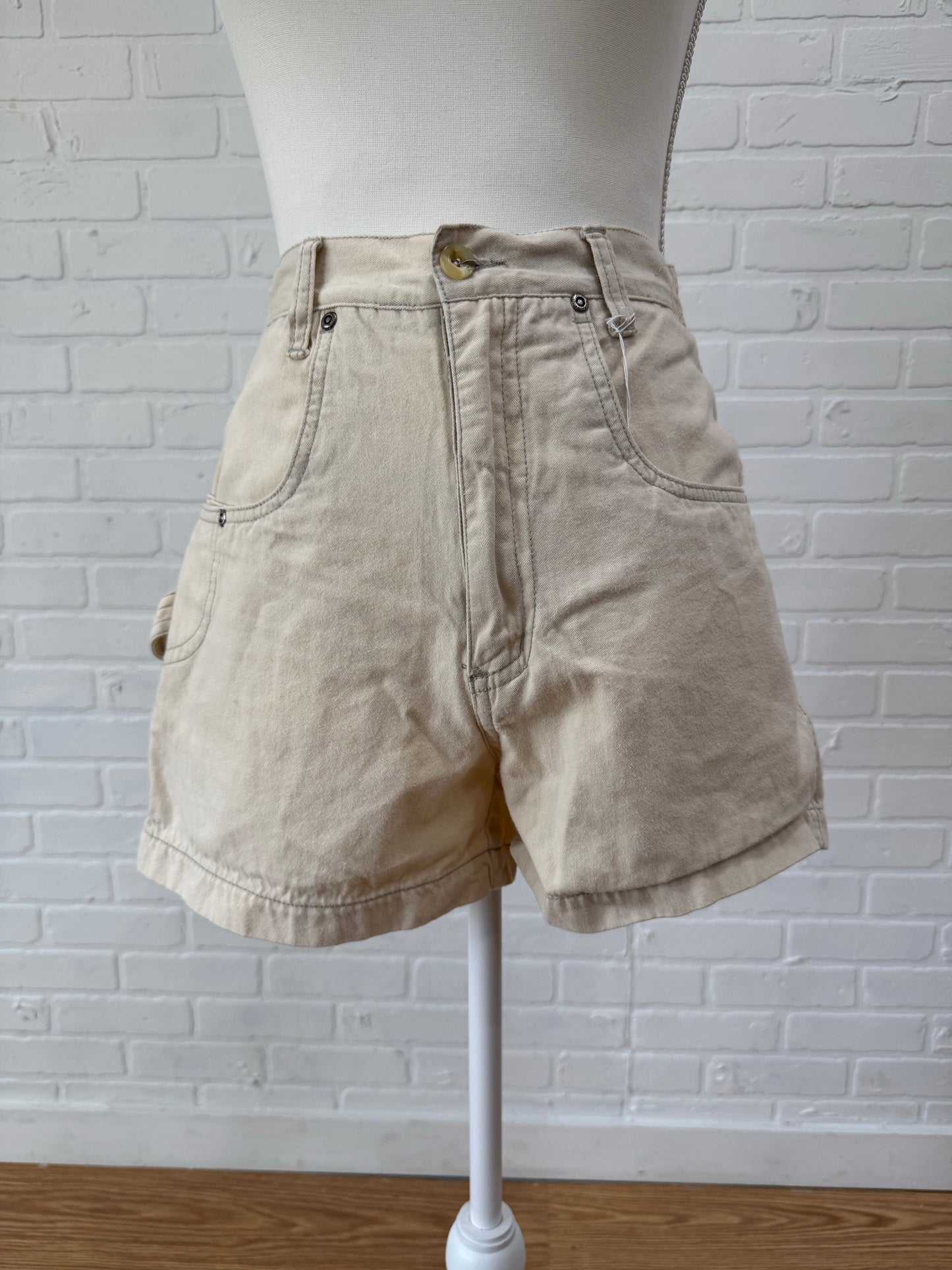 Chazzz cream shorts - 9