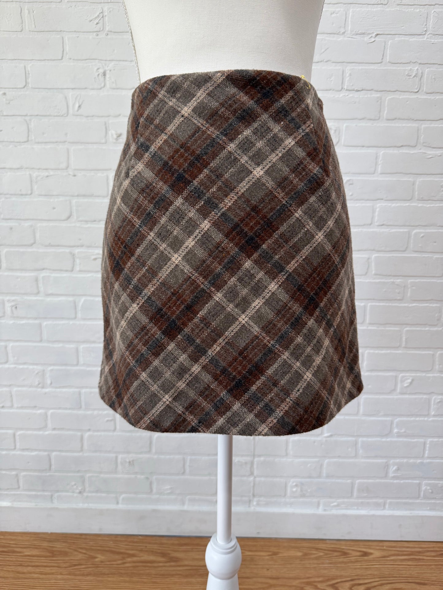 Brown plaid skirt - s