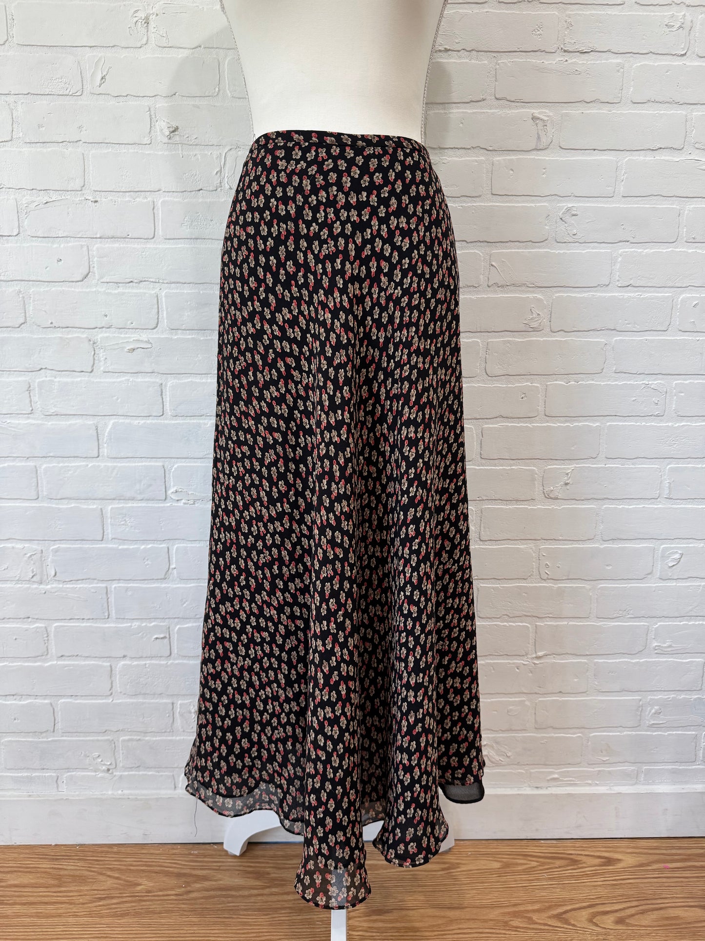Black floral skirt-m