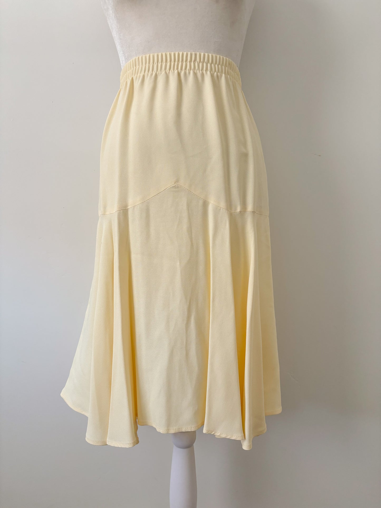 Butter yellow skirt - m