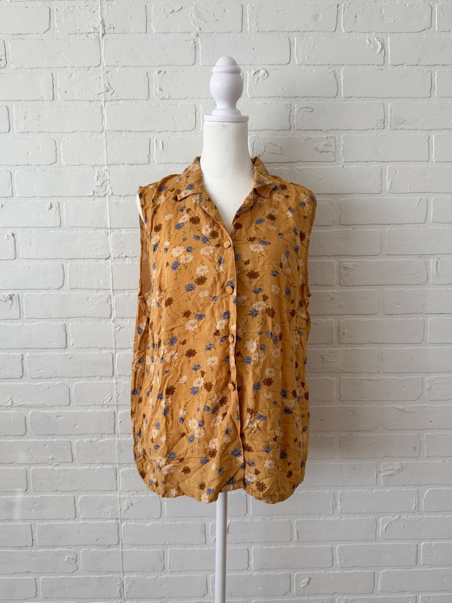 Floral button up tank - m