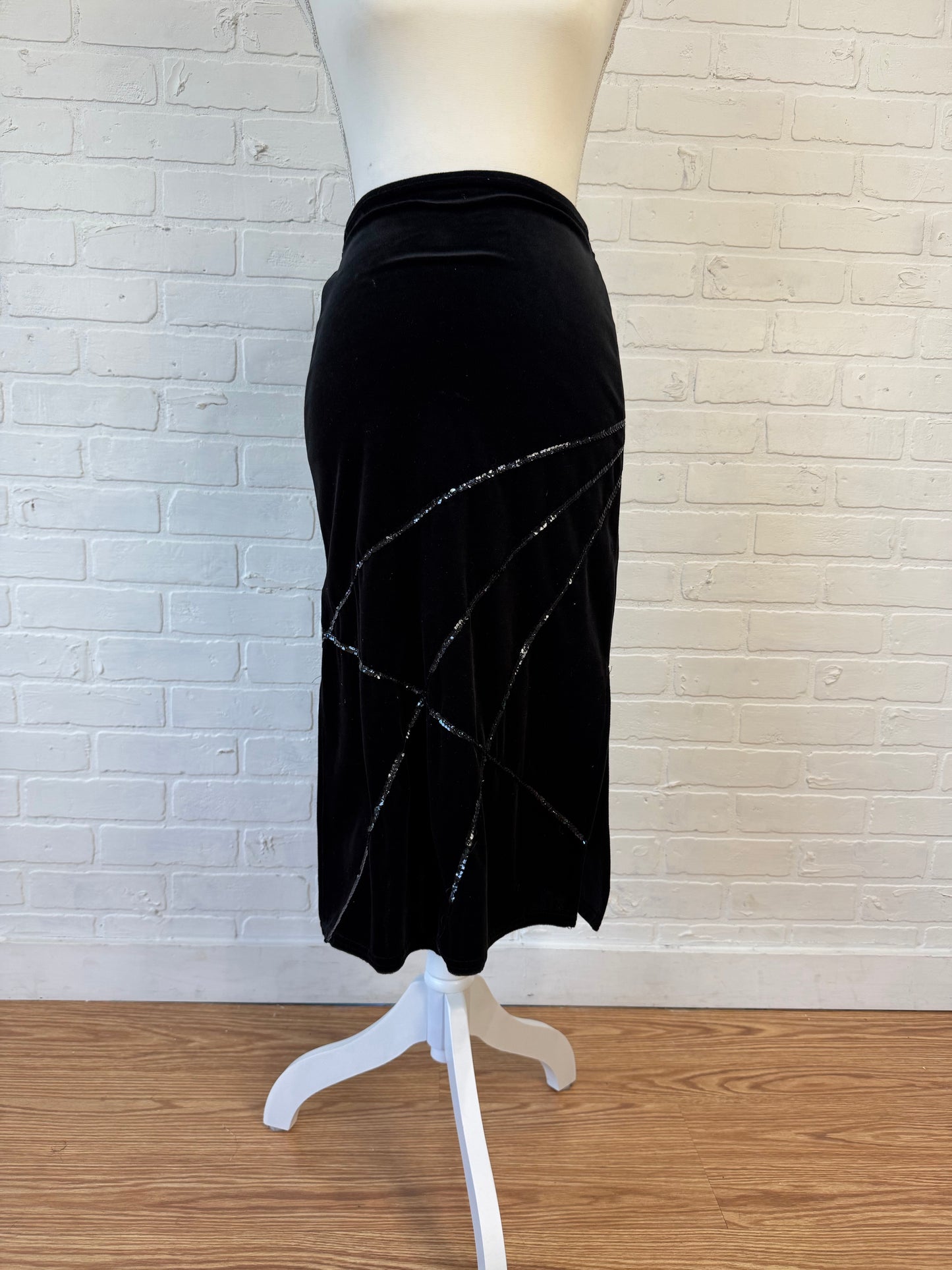 Amy Byer velvet skirt - M