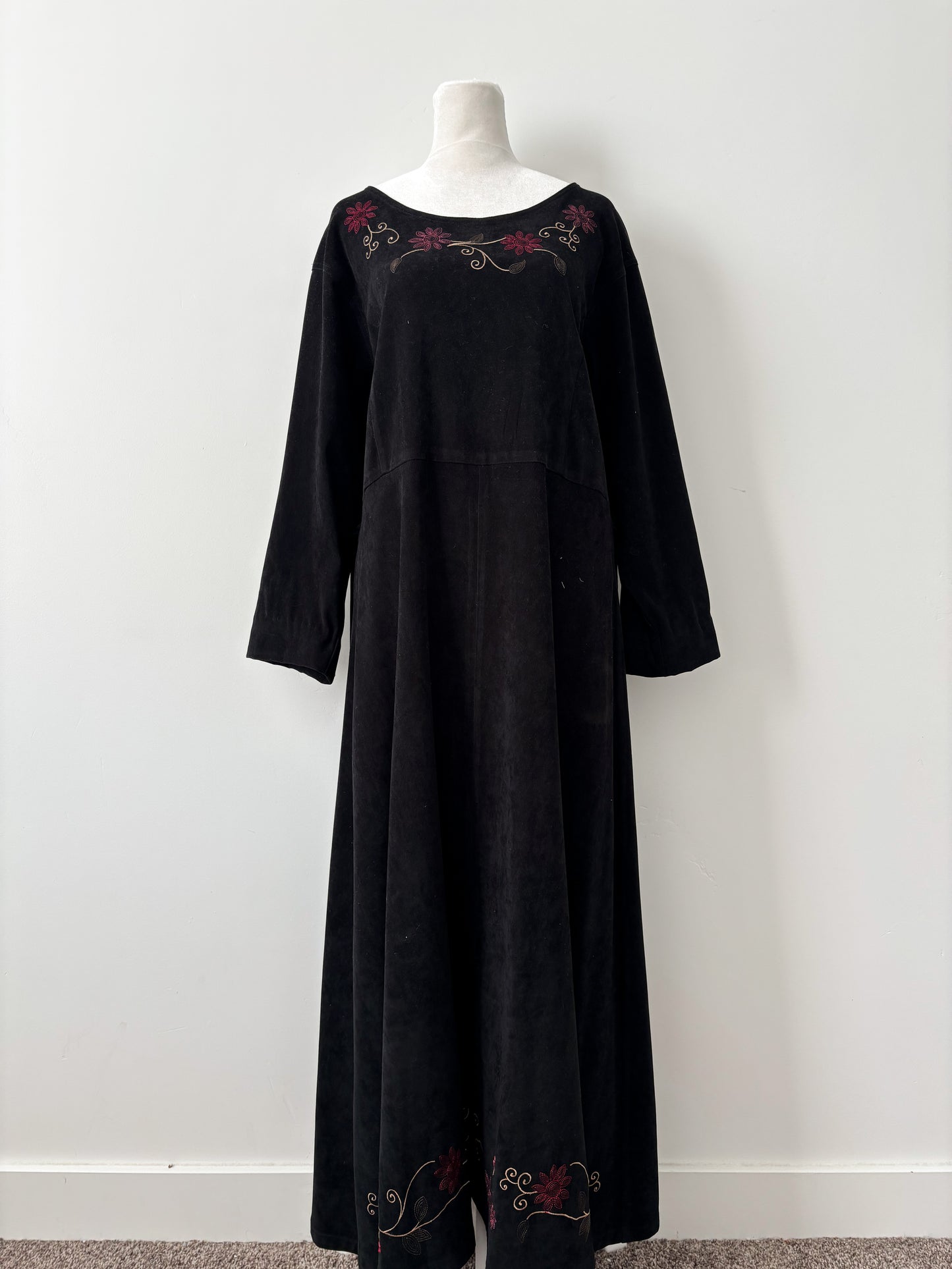 Black embroidered long sleeve maxi-S
