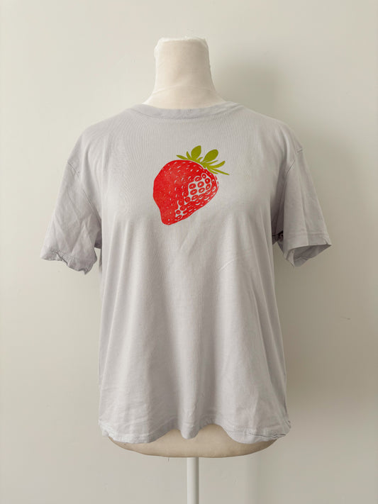 Strawberry tee - s